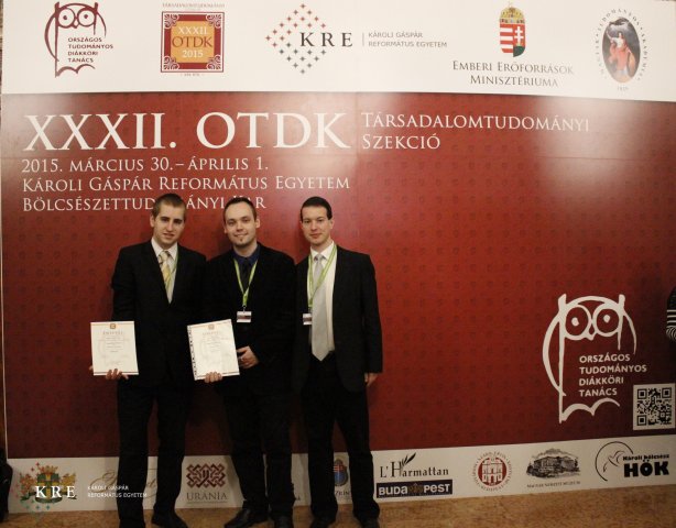 OTDK fal előtt készült képek